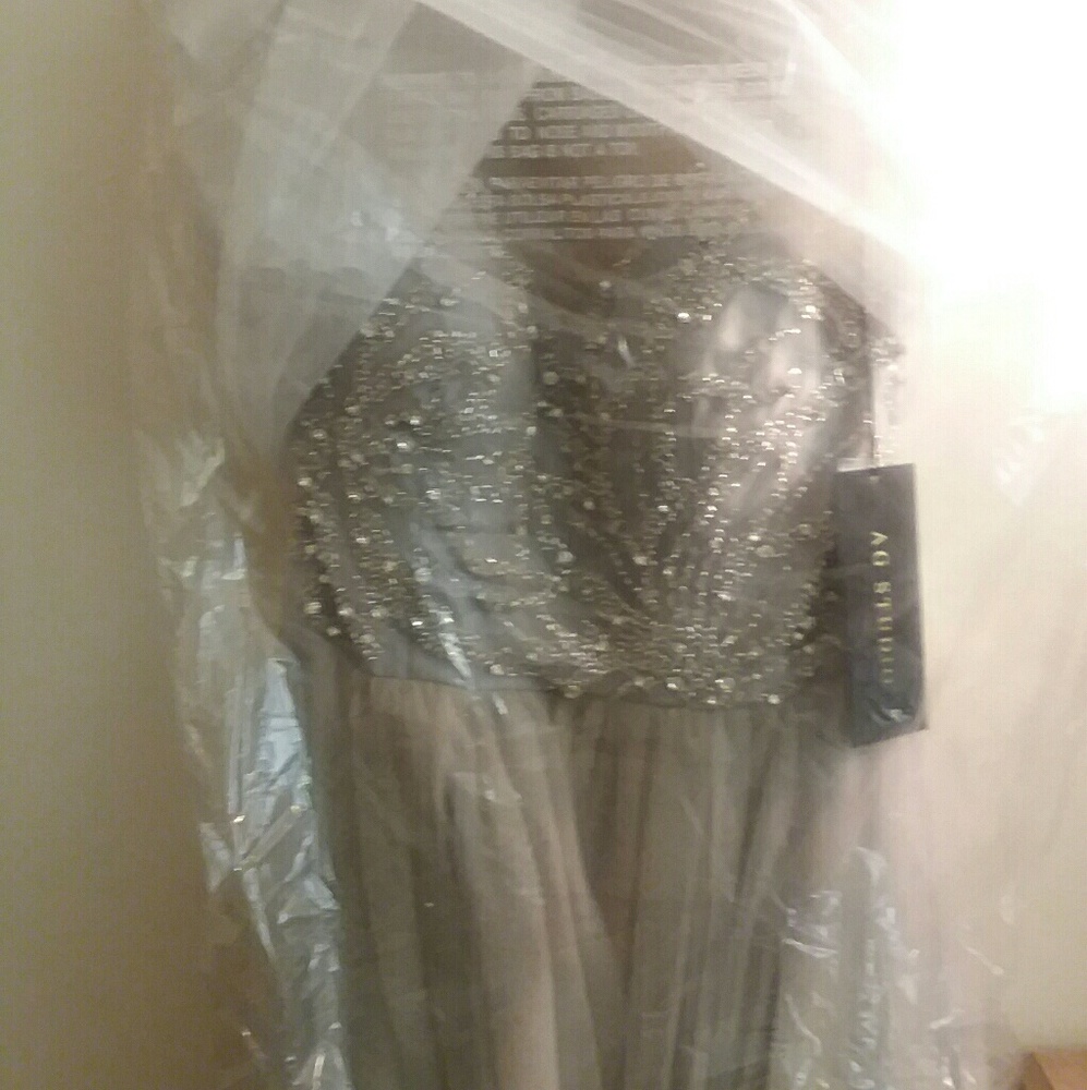 💥💥SALE!💥💥Beautiful Dress! - Picture 3 of 6